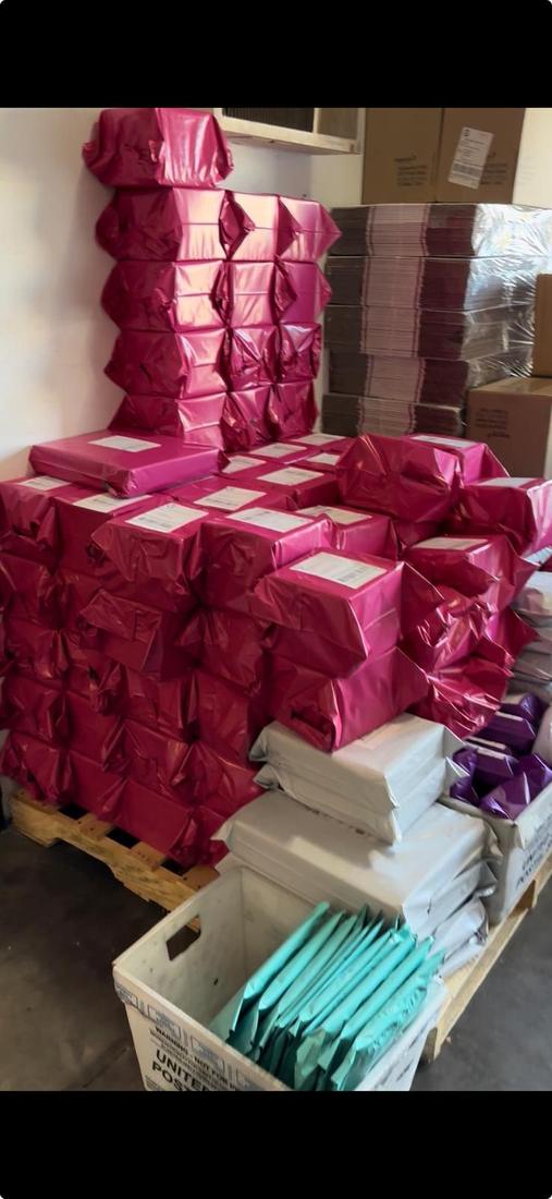 Produtos embalados e organizados para envio
